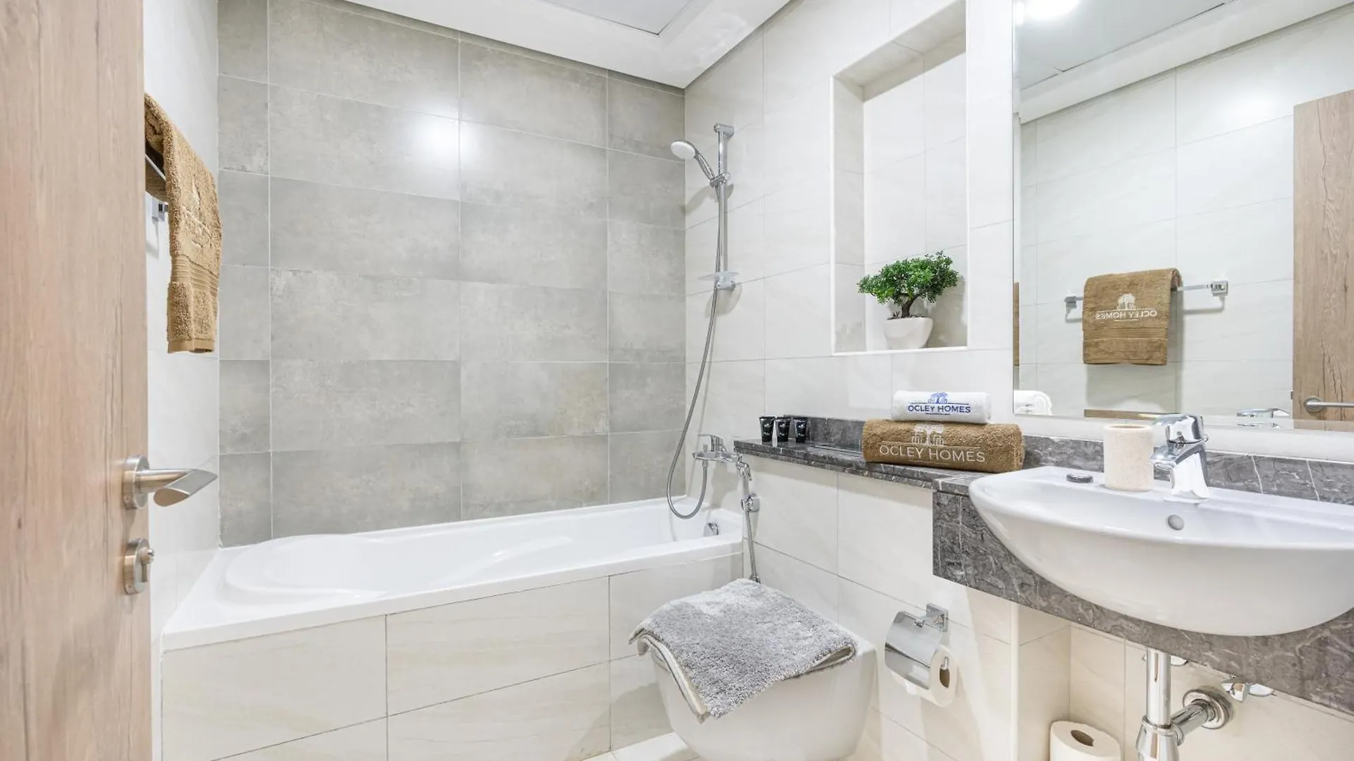 Nicely Furnished Home In The Heart Of Business Bay Dubai